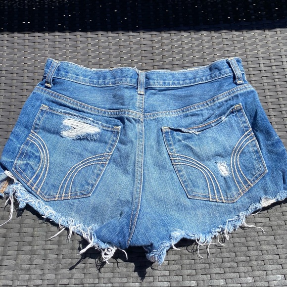 2/$20 🔵High rise Hollister Jean Shorts - Picture 2 of 3